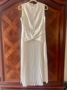 Commense Sleeveless White Pleated Midi Dress